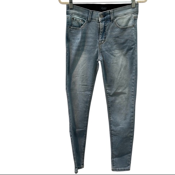 Curve appeal jeans (4/27) - Picture 1 of 3